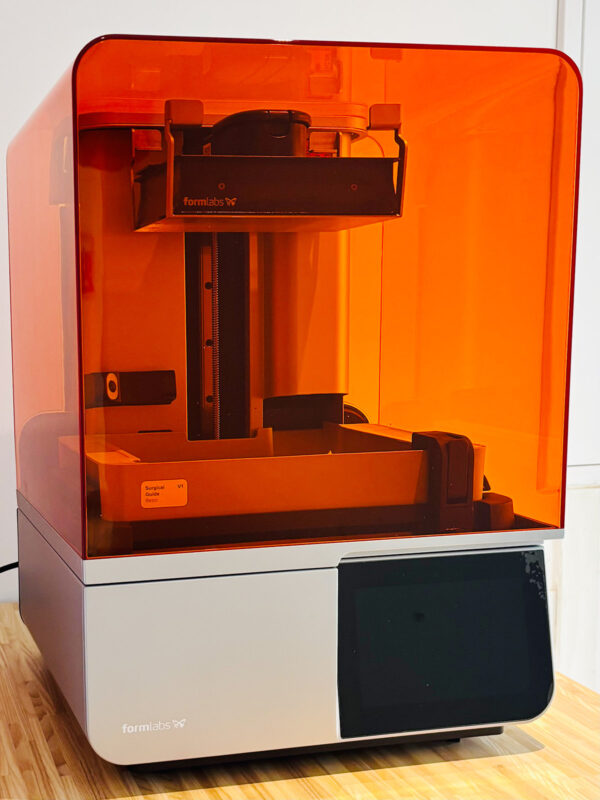 Imprimante 3D dentaire au cabinet du Dr Guillot à Cornillon